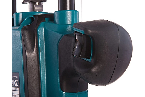 Фрезер MAKITA RP0900 (900Вт, 27000об/мин,разм.цанги 8мм,раб.ход фрезы 35мм) ФЦ Фрезер MAKITA RP0900 (900Вт, 27000об/мин,разм.цанги 8мм,раб.ход фрезы 35мм) ФЦ