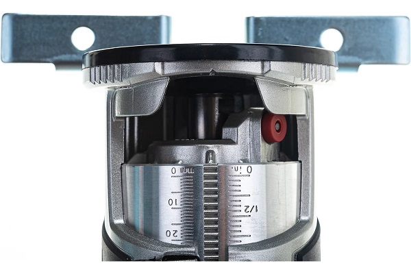 Фрезер кромочный MAKITA RT0700C (710Вт,10000-30000об/мин,разм.цанги 6-8мм,раб.ход фрезы 35мм) ФЦ Фрезер кромочный MAKITA RT0700C (710Вт,10000-30000об/мин,разм.цанги 6-8мм,раб.ход фрезы 35мм) ФЦ
