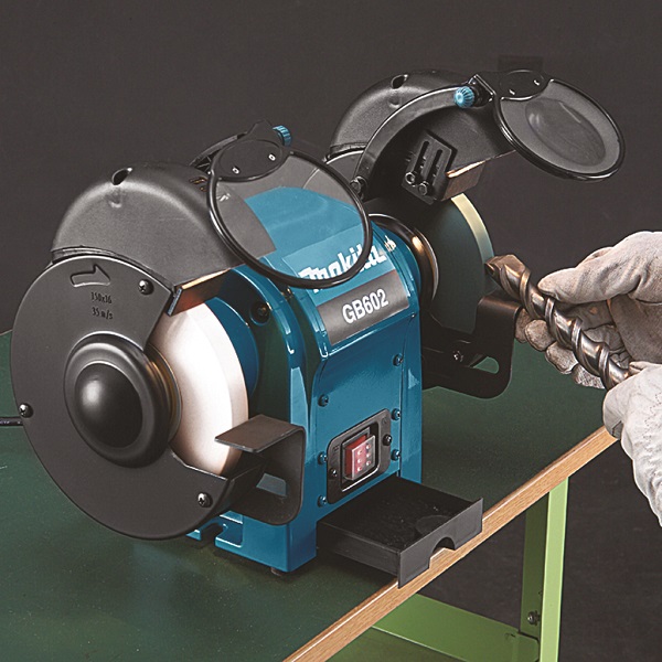 Точильный станок MAKITA GB602 (230Вт, 150мм, 2850об/мин, подсветка) ФЦ Точильный станок MAKITA GB602 (230Вт, 150мм, 2850об/мин, подсветка) ФЦ